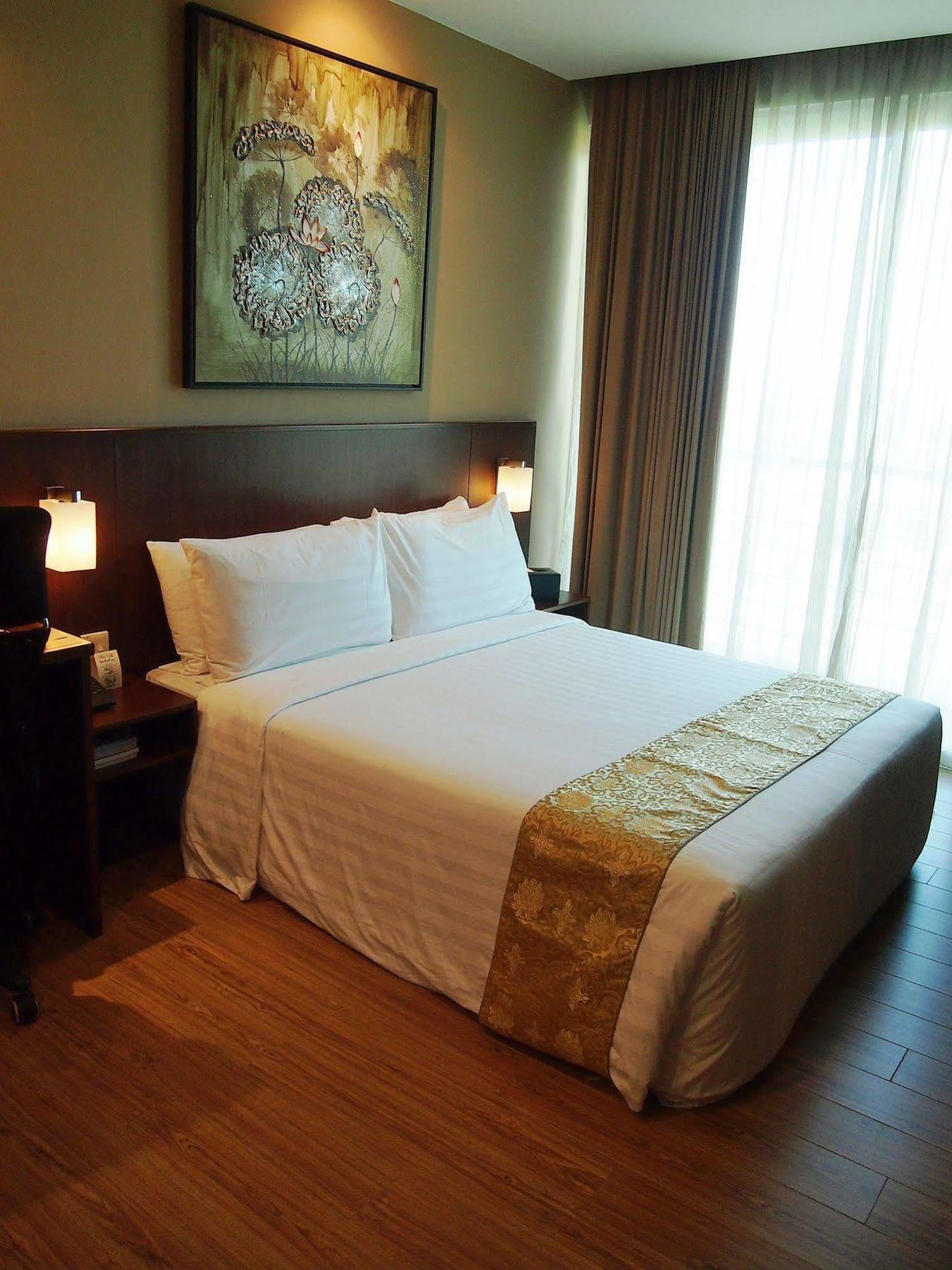 Roomz Hotel Seria Εξωτερικό φωτογραφία